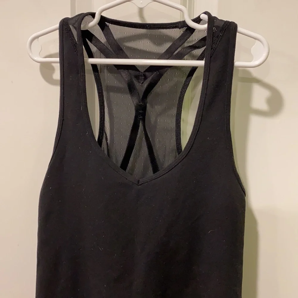 Lululemon Built In Bra Top With Mesh Back